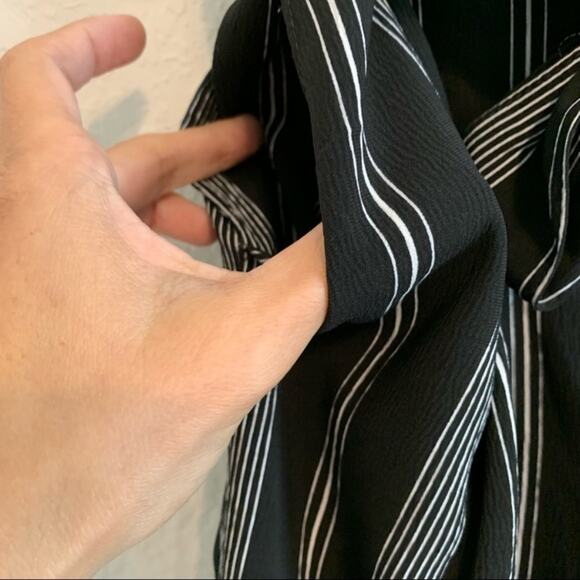 New Look Black Striped Tie Front High Rise Shorts - Picture 3 of 10